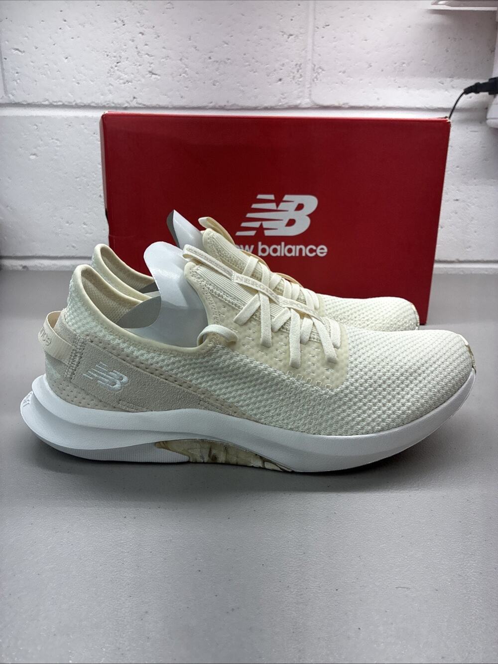 New Balance DynaSoft Nergize Sport v2 Women’s Size 11 Mesh Beige White WNRGSWC2